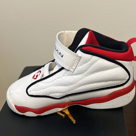 Kids Jordan tennis shoes - Picture 3 of 7